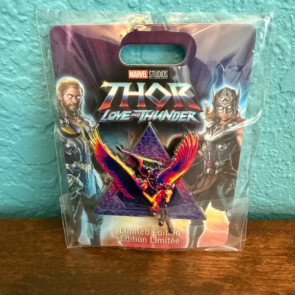 Disney Thor Love‎ & Thunder Aragorn Limited Edition Pin Marvel NIP